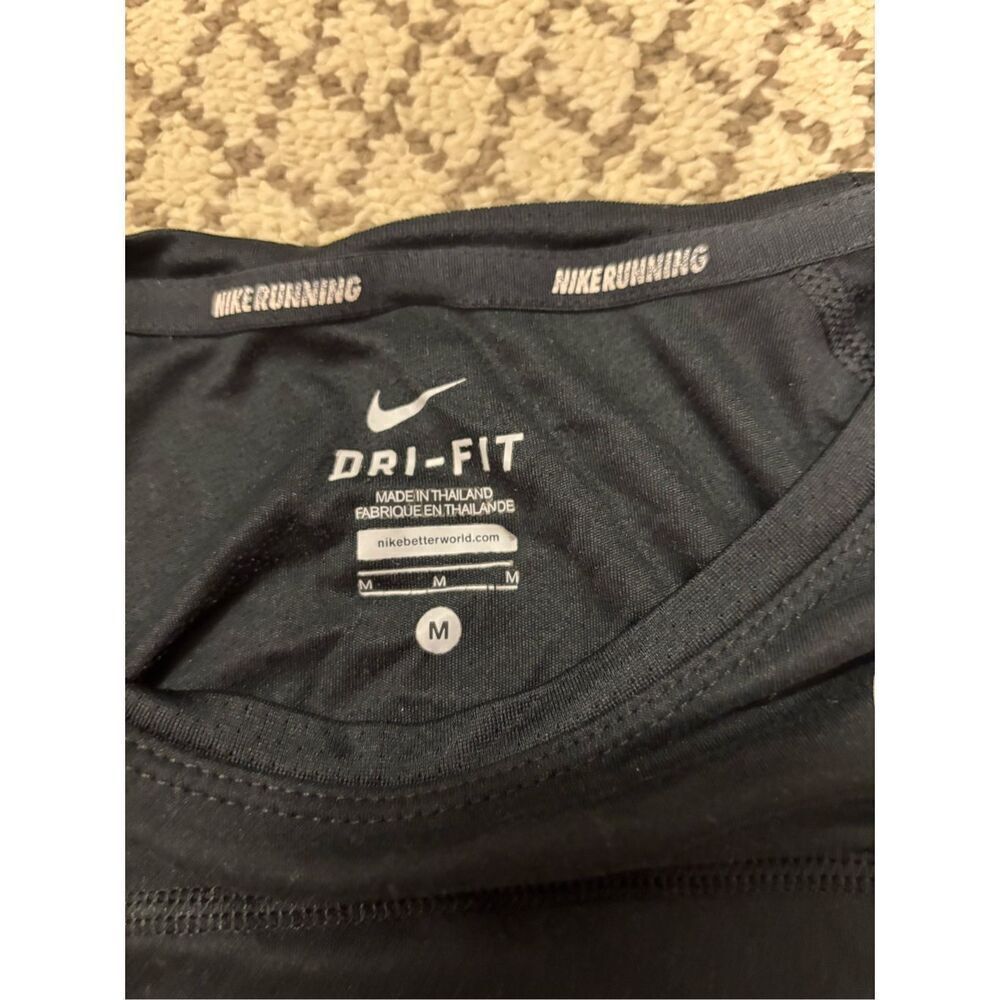 Nike running women’s DriFit tee size medium - Picture 3 of 4